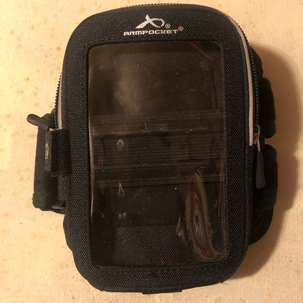Arm pocket